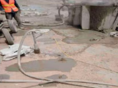 罗平水泥混凝土路面板底注浆技术 路面脱空注浆整治方案