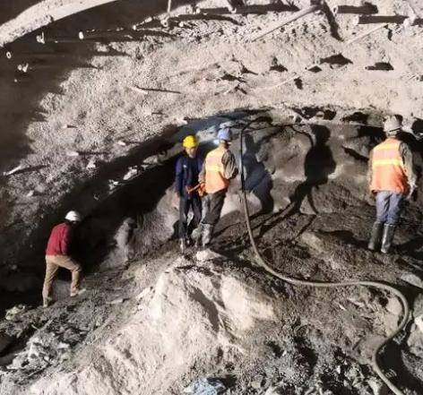 罗平拱顶带模注浆料的施工流程及注意事项
